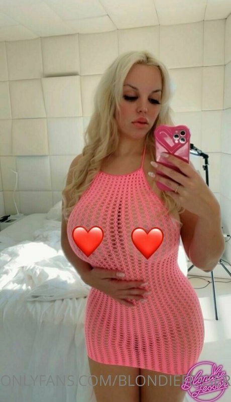 blondiefesserfree erotic model img