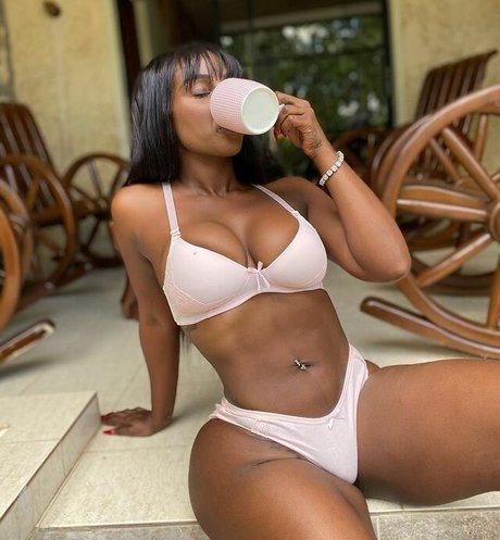 Amara La Negra art pornstar photos