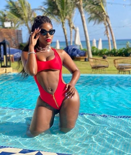 Amara La Negra hd star img