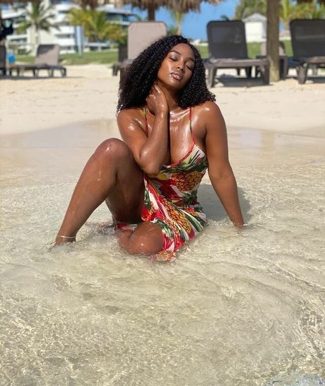 Amara La Negra erotic pornstar pics