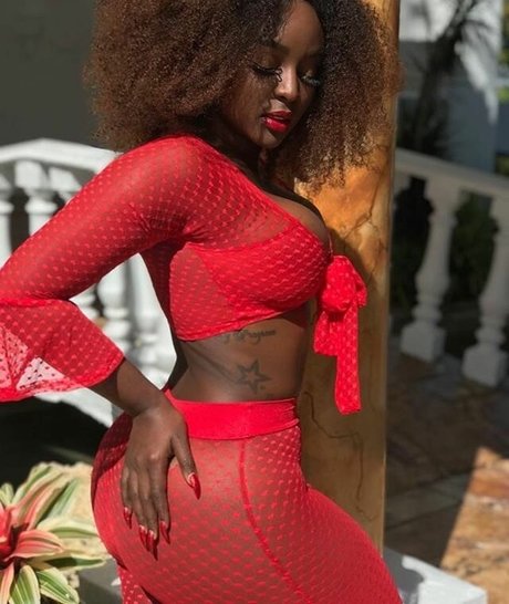 Amara La Negra model nude pictures