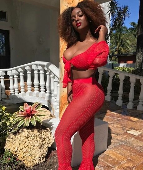 Amara La Negra perfect model pics