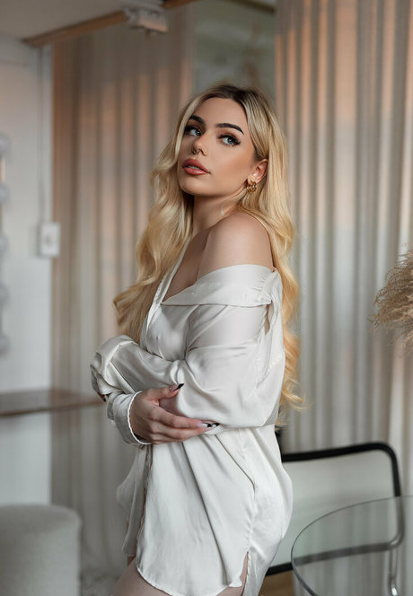 kikmorand 502 nudes model images