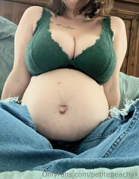 petitepeachyx pornstar nice pics