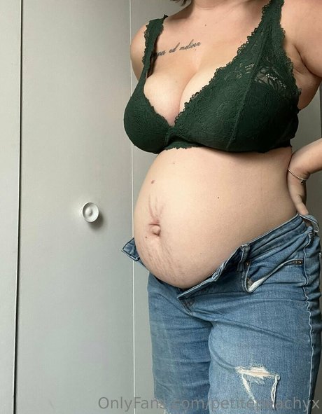 petitepeachyx adult actress galleries