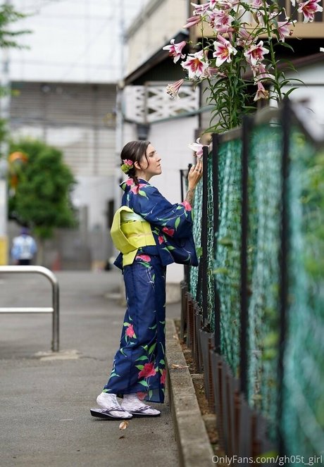 gh05t girl art star archive