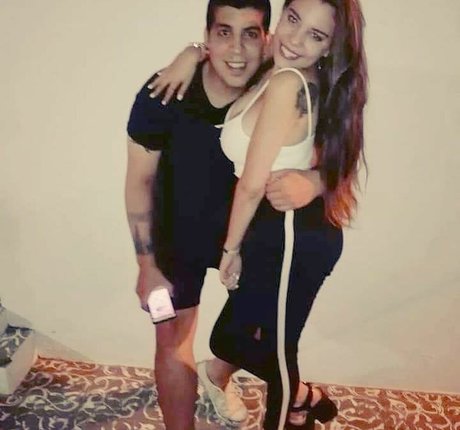 genesis18 naked model picture