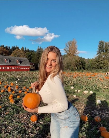 Whitney T high quality star photos