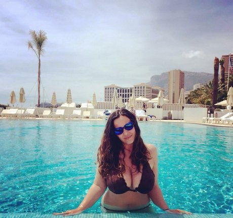 Serena Roberti nice pornstar gallery