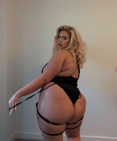 Susannah Elizabeth model erotic images