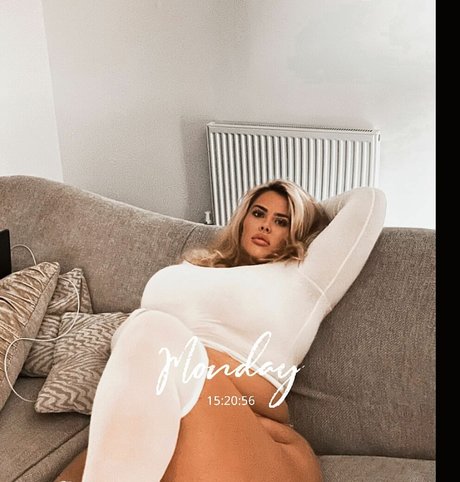 Susannah Elizabeth pretty star photo