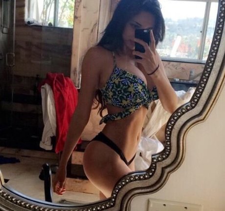 Tara Yazdi high quality actress pictures