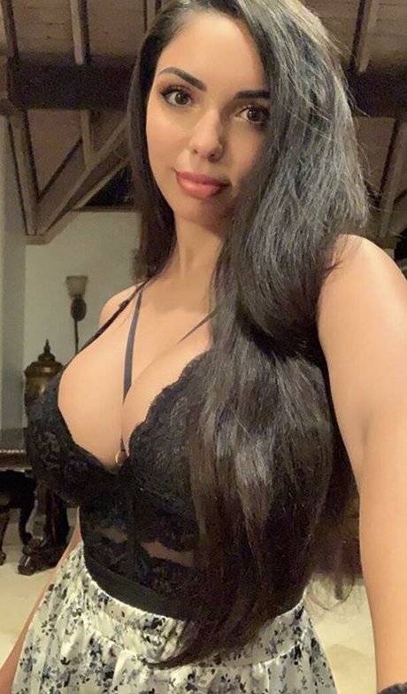 Tara Yazdi art star img