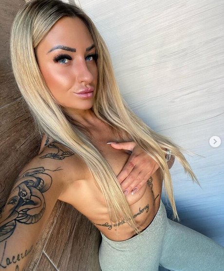 giulismolteni model sexy galleries