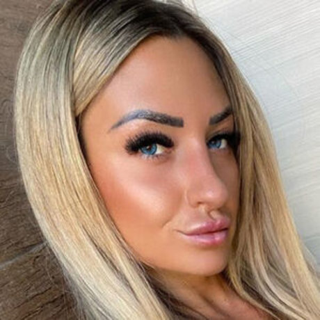 giulismolteni perfect model image