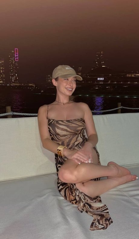 thetradingchick exclusive model pictures