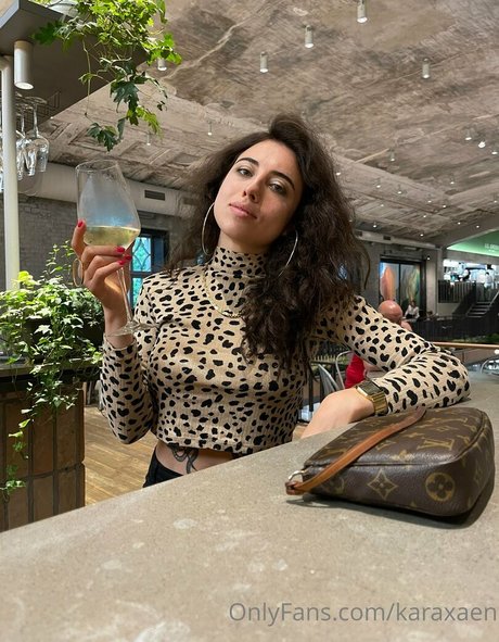 karaxaen sexy star img