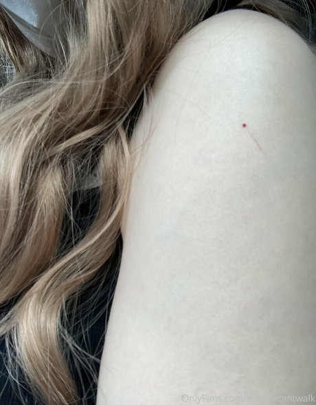 chrissycantwalk hd actress img