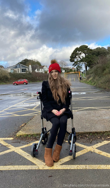 chrissycantwalk sexy star pics