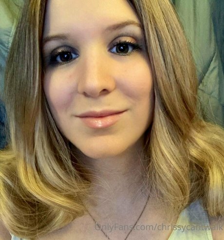 chrissycantwalk sexy actress image