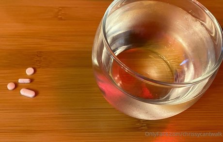 chrissycantwalk free actress photos