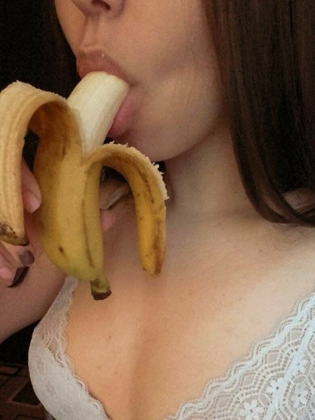 hana69 model free photos