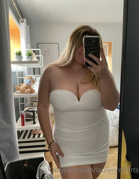 laurenroberts art model img