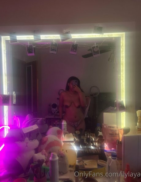 wholelottalaya naked star pic