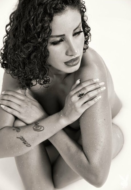 Sanlly Julieth model adult pictures