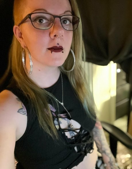 jinx kink nude model photo