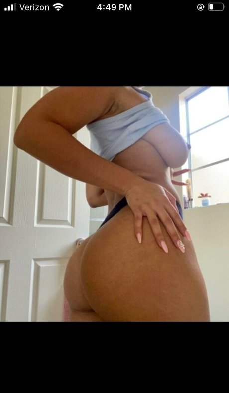 youngcoconut high quality pornstar img