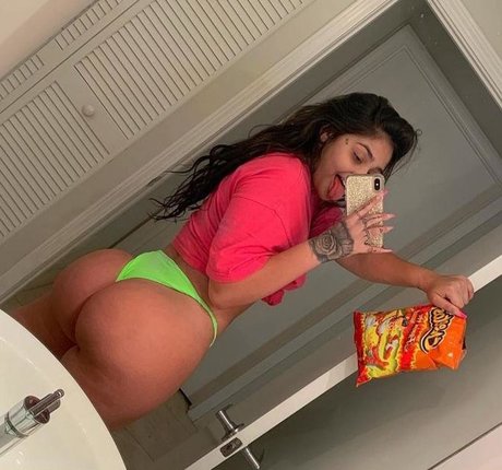 MulanVuitton star adult photo