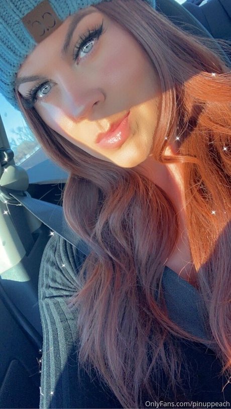 pinuppeach adult actress gallery