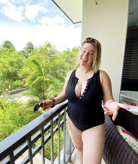 Tori Dunlap nice star pic