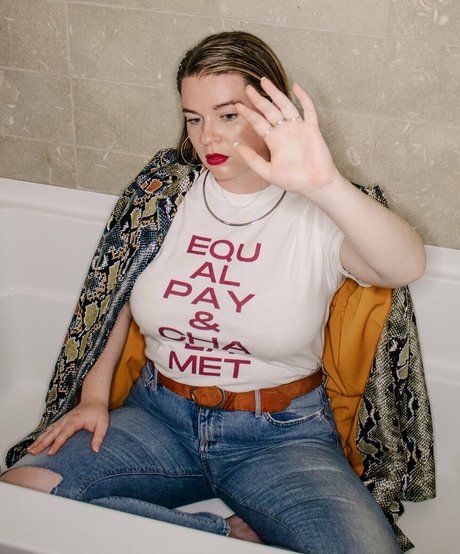 Tori Dunlap model hot image