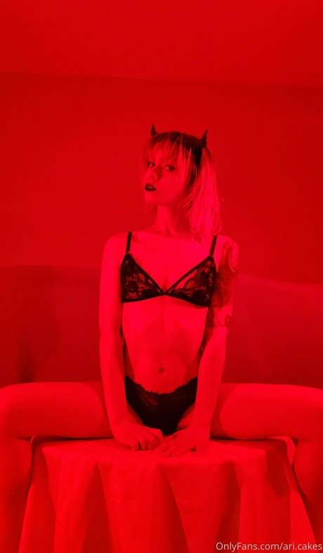 Ari cakes free actress images