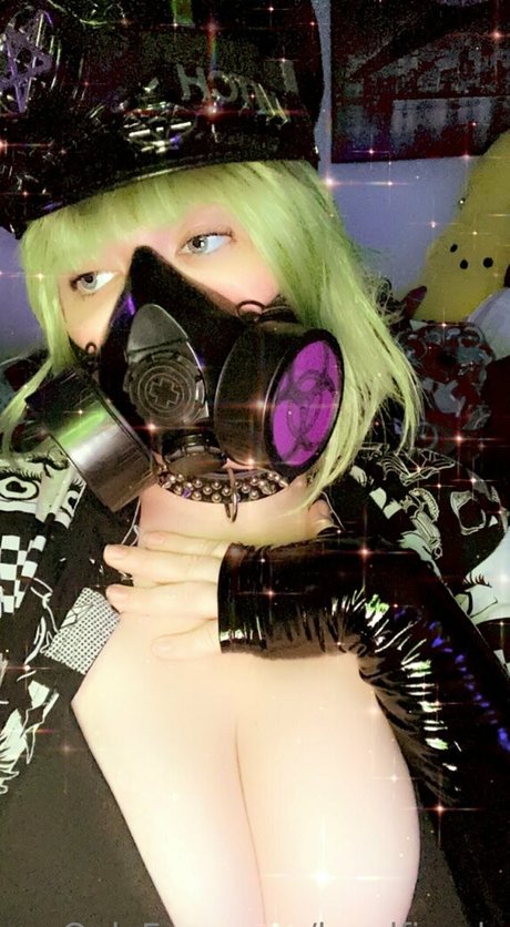 Lewdfiends pretty model pic