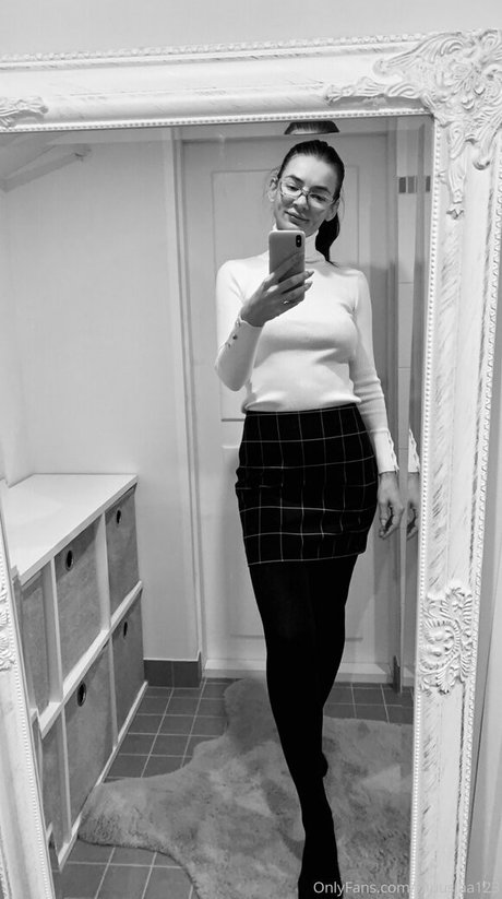 muusjaa123 sexy model image