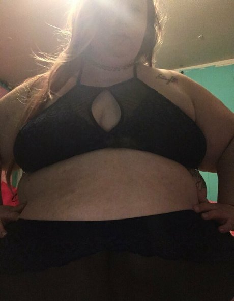 leahloolabelle pretty pornstar pic