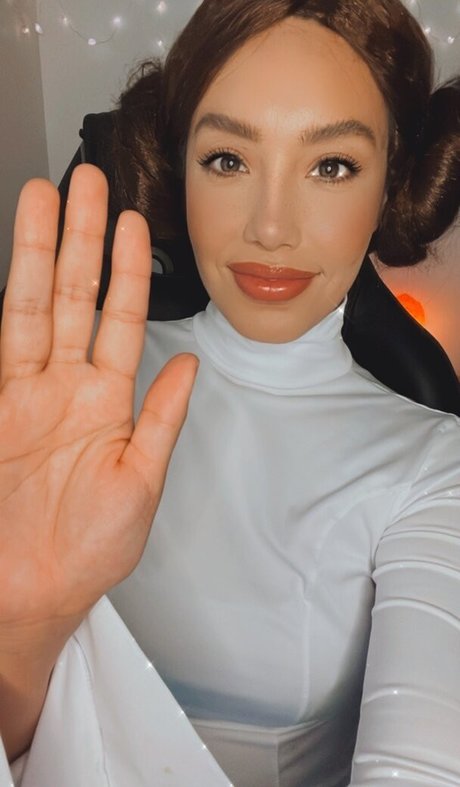 All Bella model top pictures