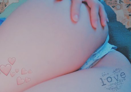 Hacchi Whitebear erotic actress image