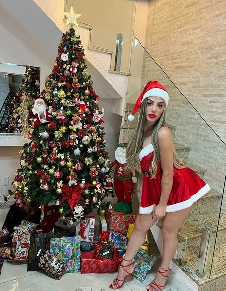 Babi Muniz sexy actress pics