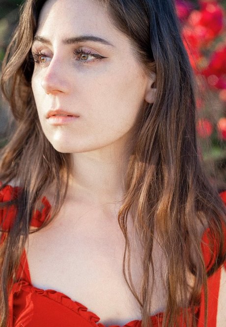 Dodie Clark adult actress pics