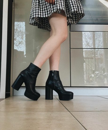 Dodie Clark hot star galleries