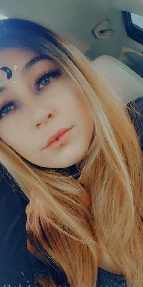 ariesrising nudes model pics