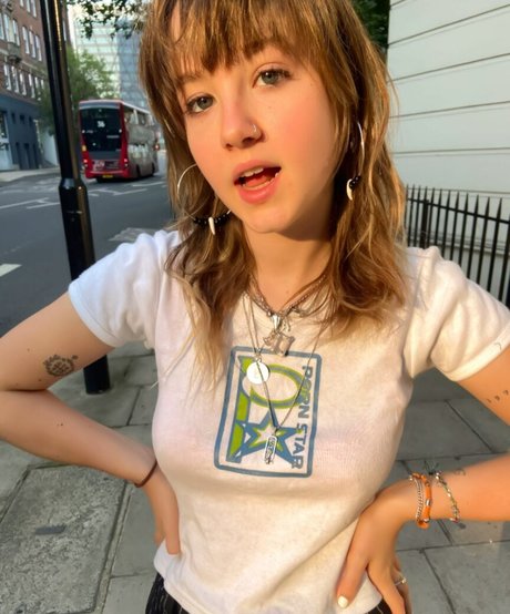 _femalien Profile pic