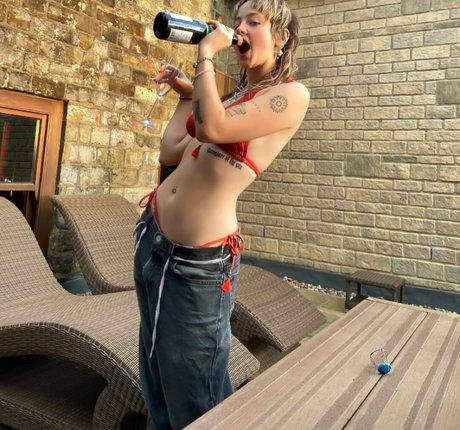 _femalien sex model photos