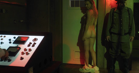 Dominique Swain model high quality picture