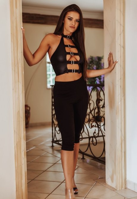 Brook Wright porn model pictures