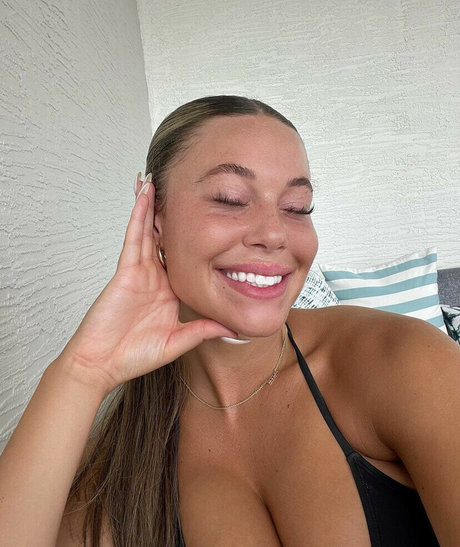 Tiffany Jeffcoat adult model img